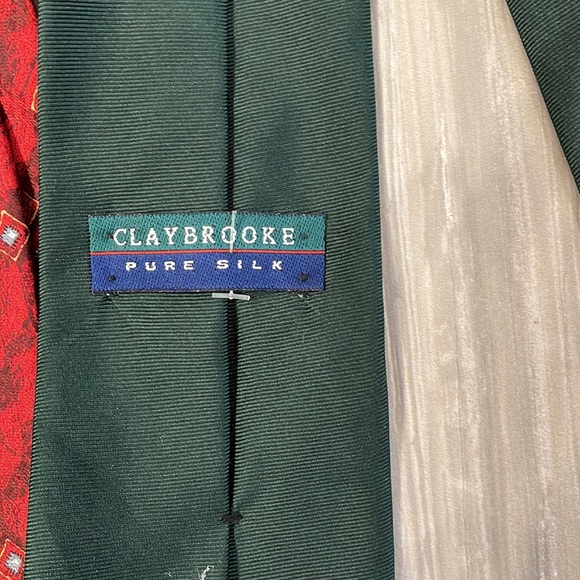 Set of 2 Men’s Ties, red print and hunter green - Picture 5 of 5